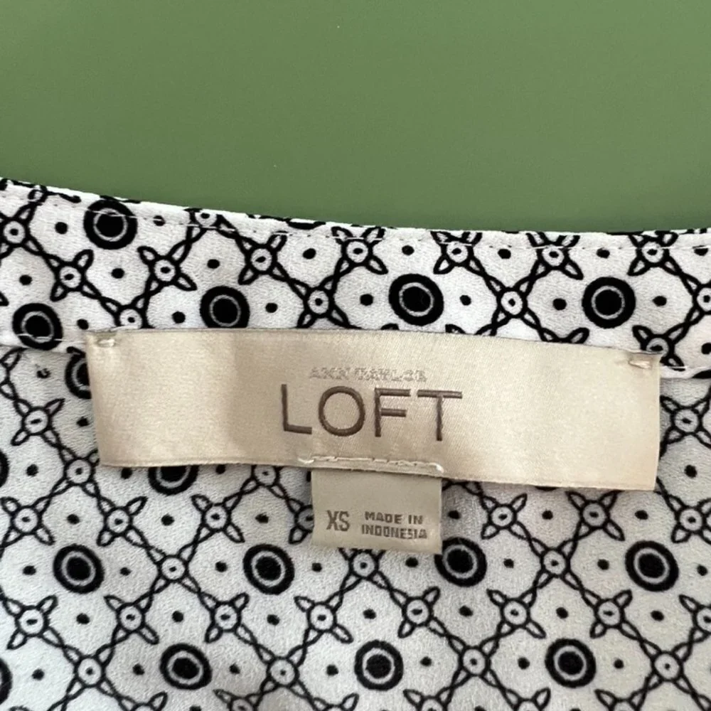 LOFT Black & White Long Sleeve Blouse size XS